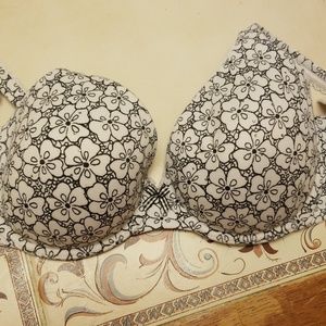 Body By Victoria Secret Size 34 d Lined Demi Buste